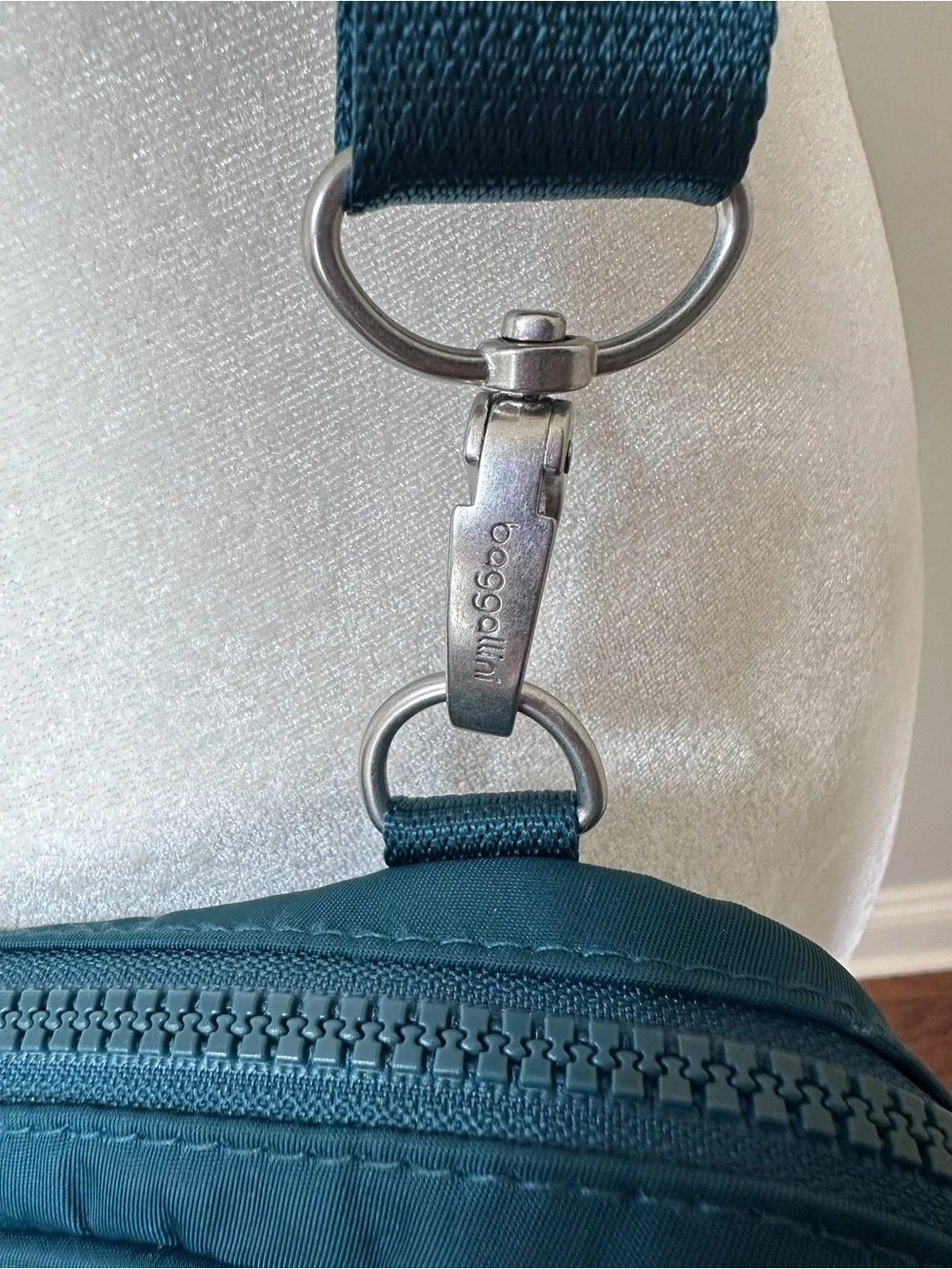 Baggallini Green Nylon Crossbody Travel Bag RFID Organizer Lightweight Purse